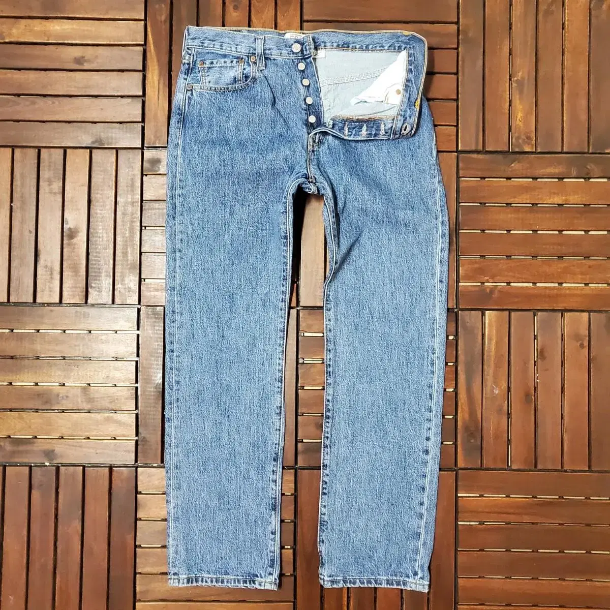 90s Levis 501 (34 inch)