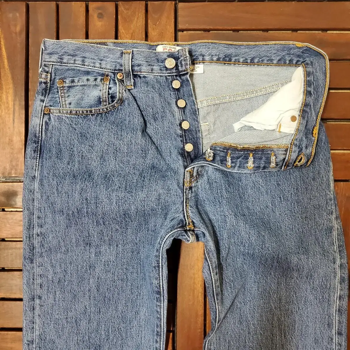 90s Levis 501 (34 inch)