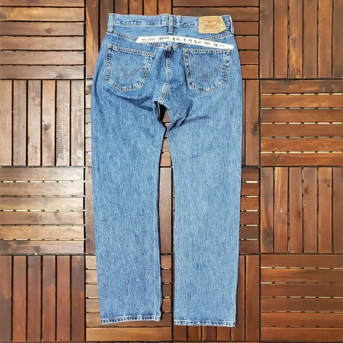 90s Levis 501 (34 inch)