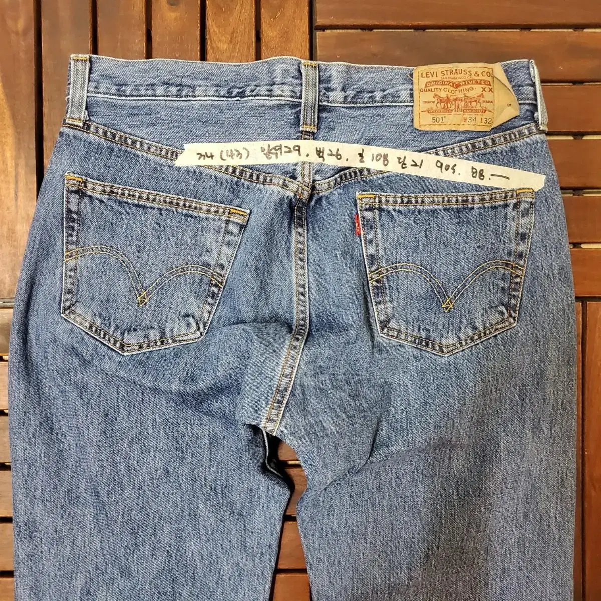 90s Levis 501 (34 inch)