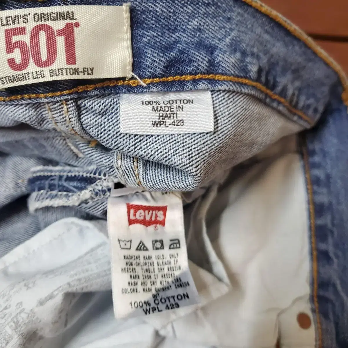 90s Levis 501 (34 inch)