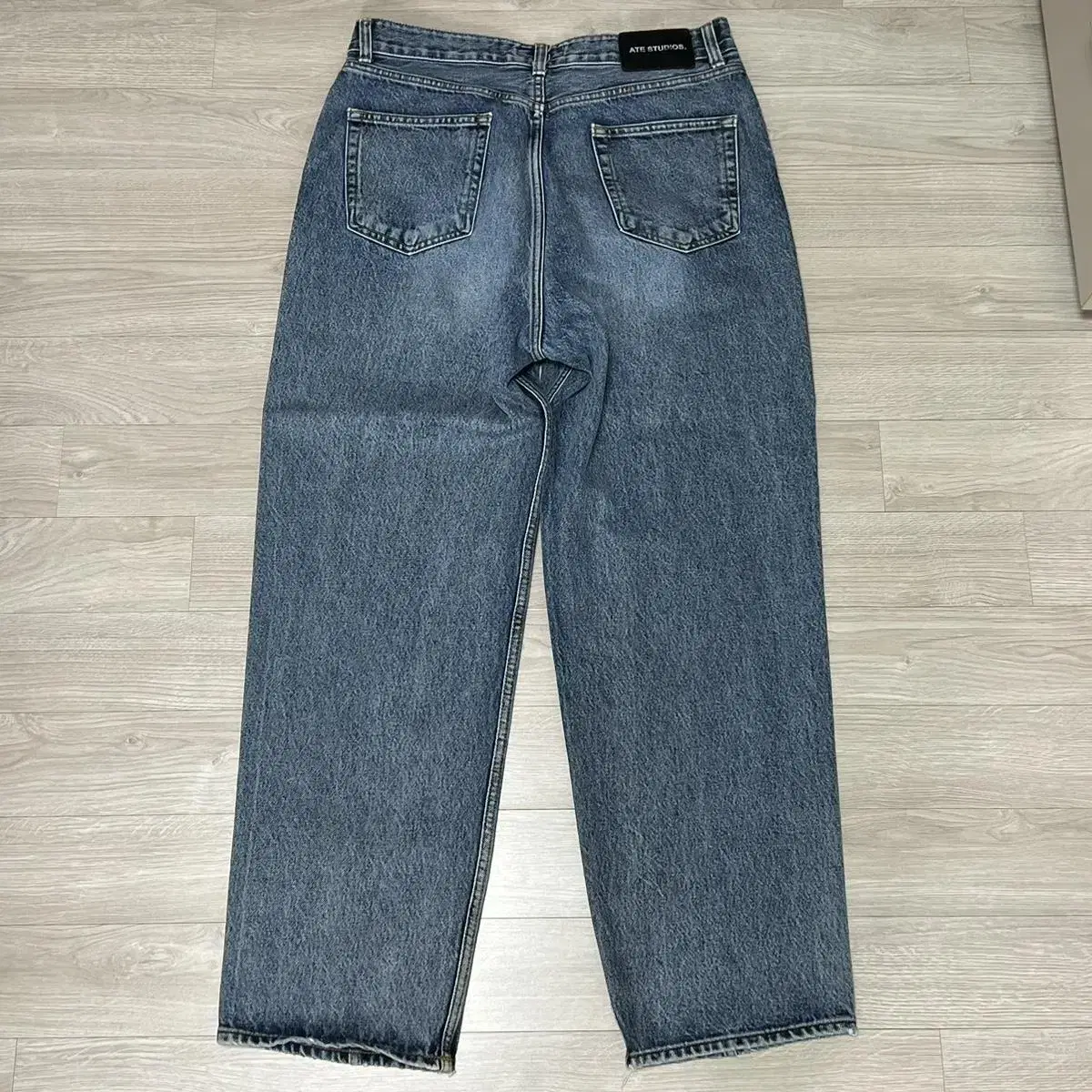 ATE STUDIOS LOOSE TAPERED DENIM(Mid wash