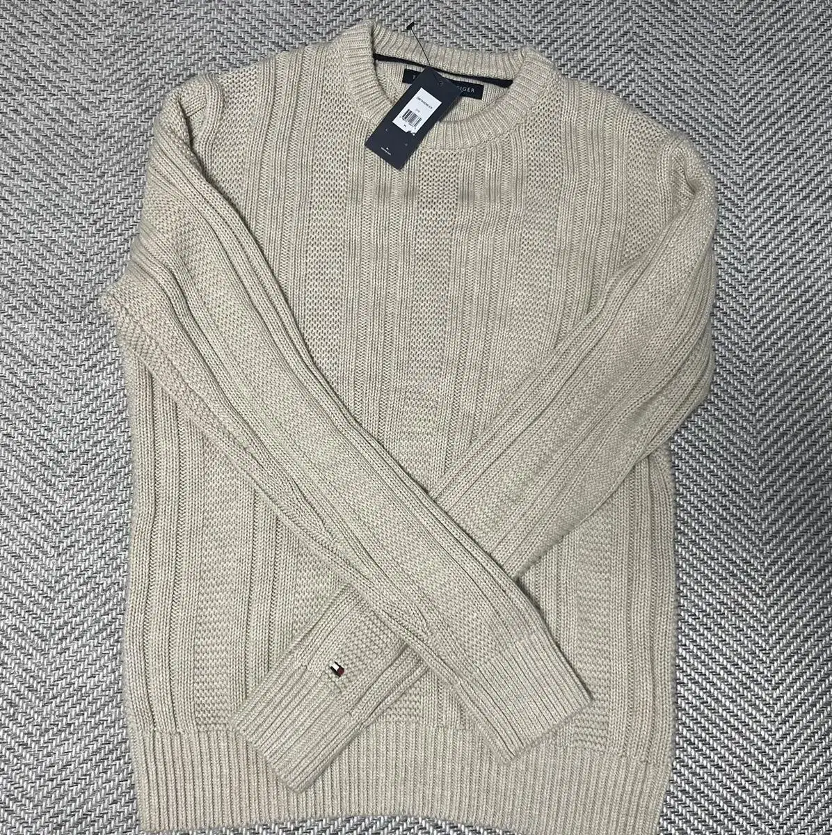 Tommy Hilfiger Knit (size M)