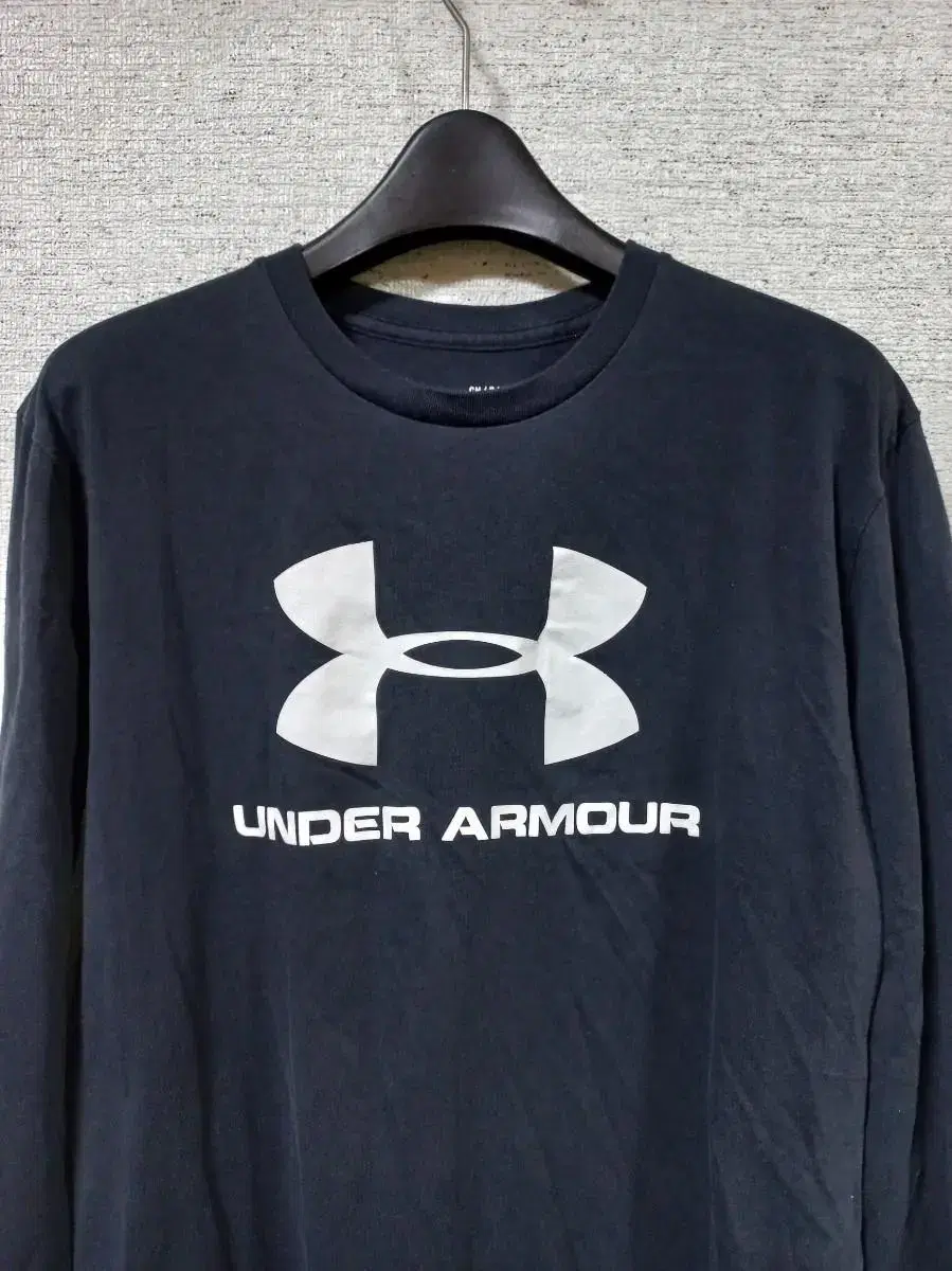 Under Armour Men's Long-Sleeve T-Shirt (S-M)