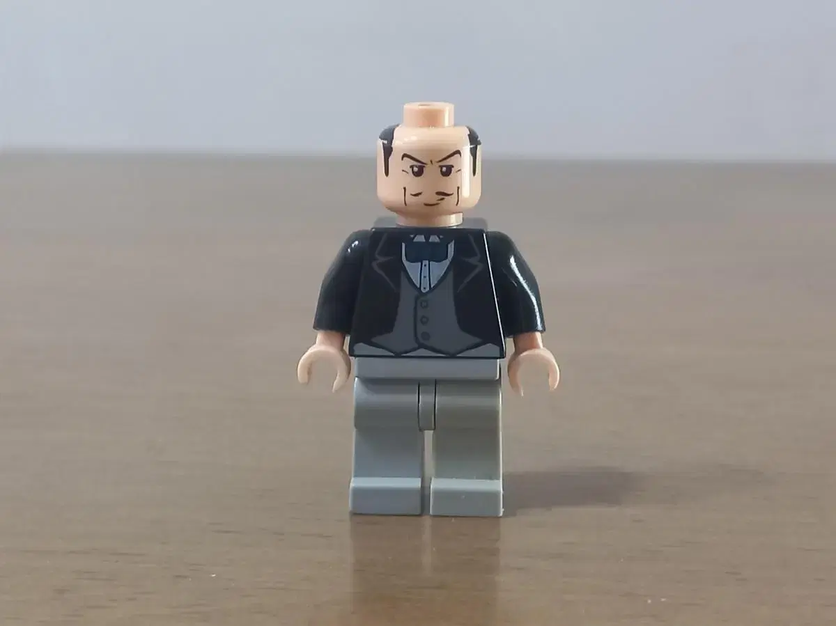 LEGO Batman Alfred 7783 Minifigure