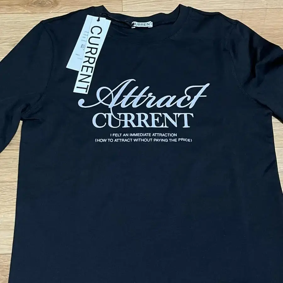 커렌트 롱 슬리브 티 ATTRACT LONG SLEEVE TEE