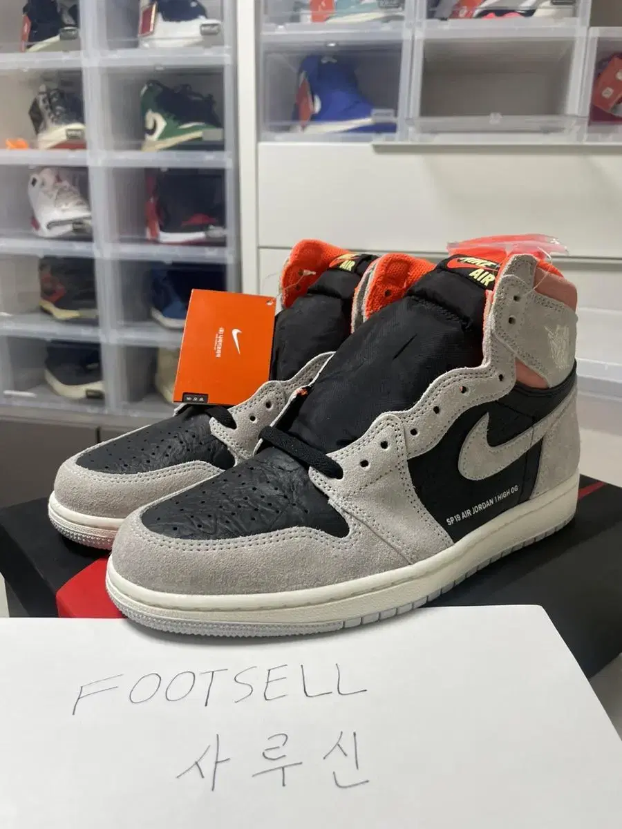 [275] Jordan 1 Retro New Neutral Gray Hyper Crimson
