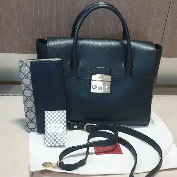 훌라 FURLA 사첼백