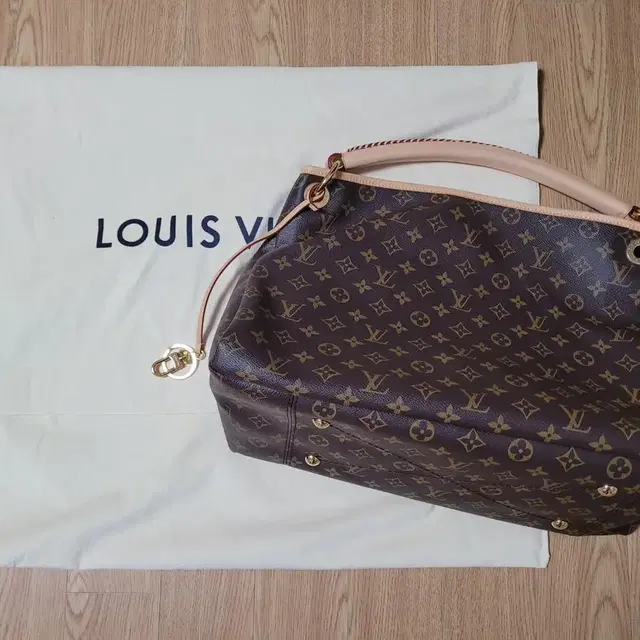 Louis Vuitton Artsy MM Monogram 루이비통 앗치