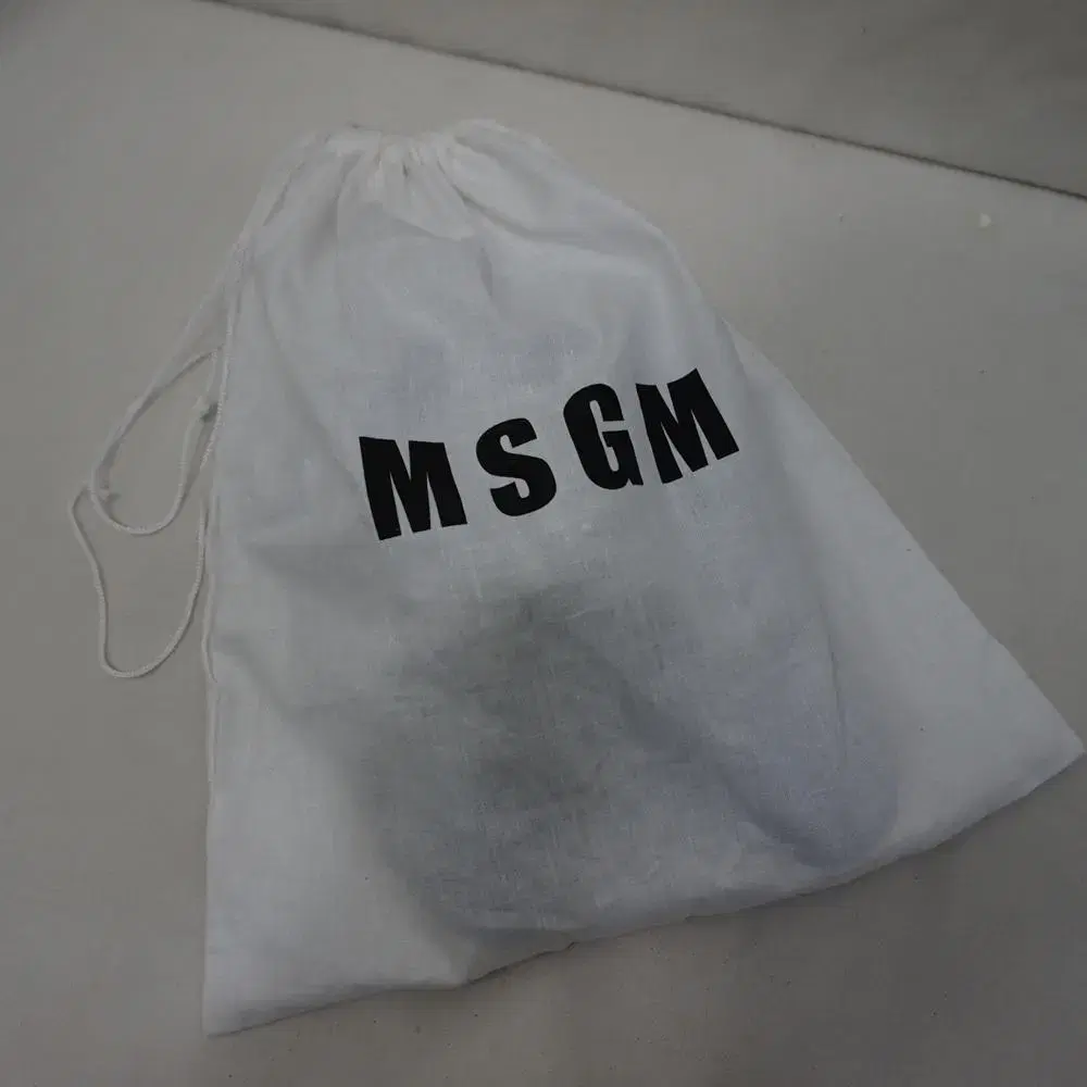 정품 MSGM 키즈 가죽 로고 리본 스니커즈 여아 220 블랙