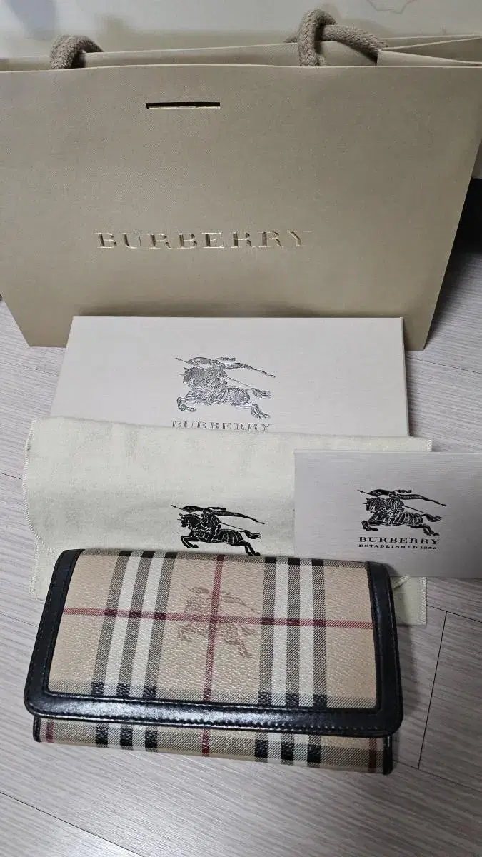 Burberry long wallet