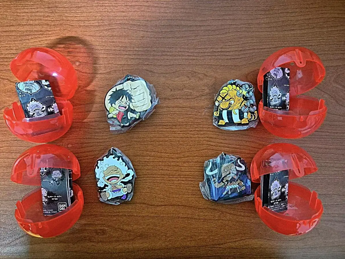 ONEPIECE Random Capsule Draw Keyring