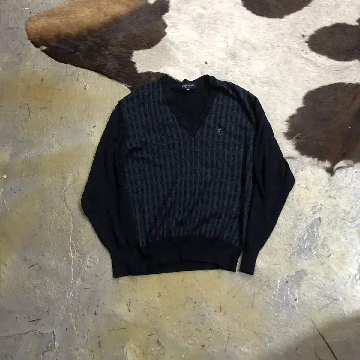 95 Yves Saint Laurent V-neck knit/A3857