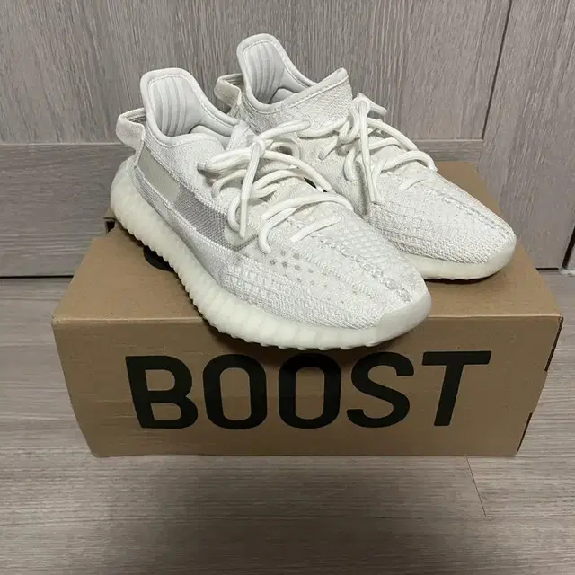 아디다스 이지부스트 350  V2 bone