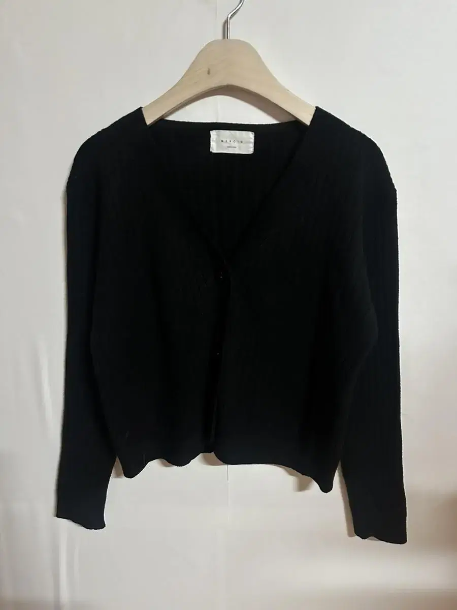 Crop-top V-neck cardigan