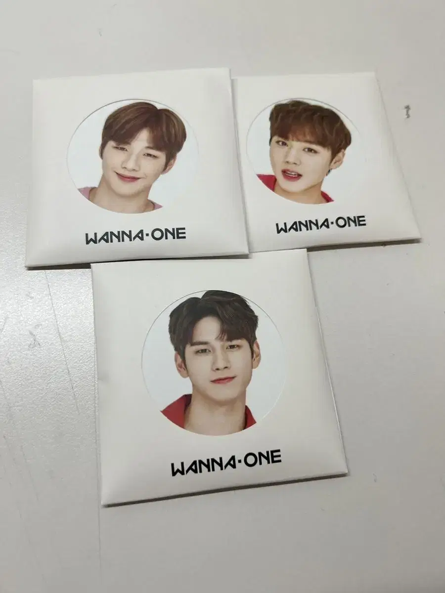 unsealed) wanna one park jihoon daniel seongwu Canbadge Innisfree WTS