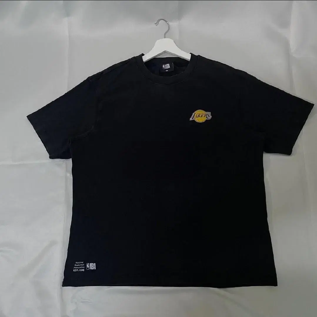 (2XL) NBA Lakers Overfit Short Sleeve Tee