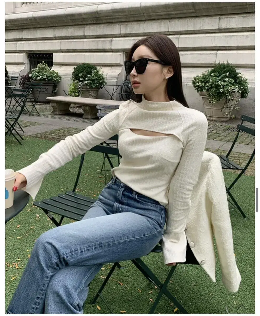 브론 23FW B TWEED SLIT BLOUSE