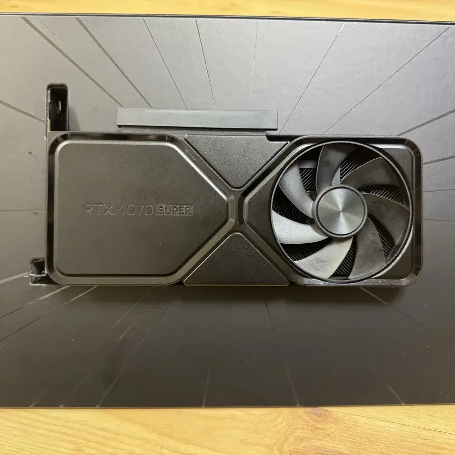 기가바이트 RTX 4060 EAGLE OC ICE D6 8GB 피씨디렉트