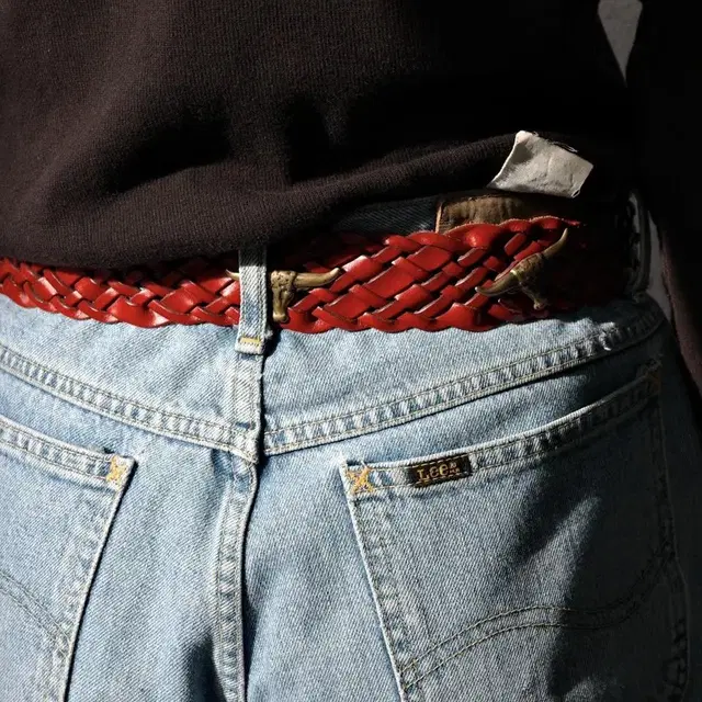 red twist long horn rivet leather belt