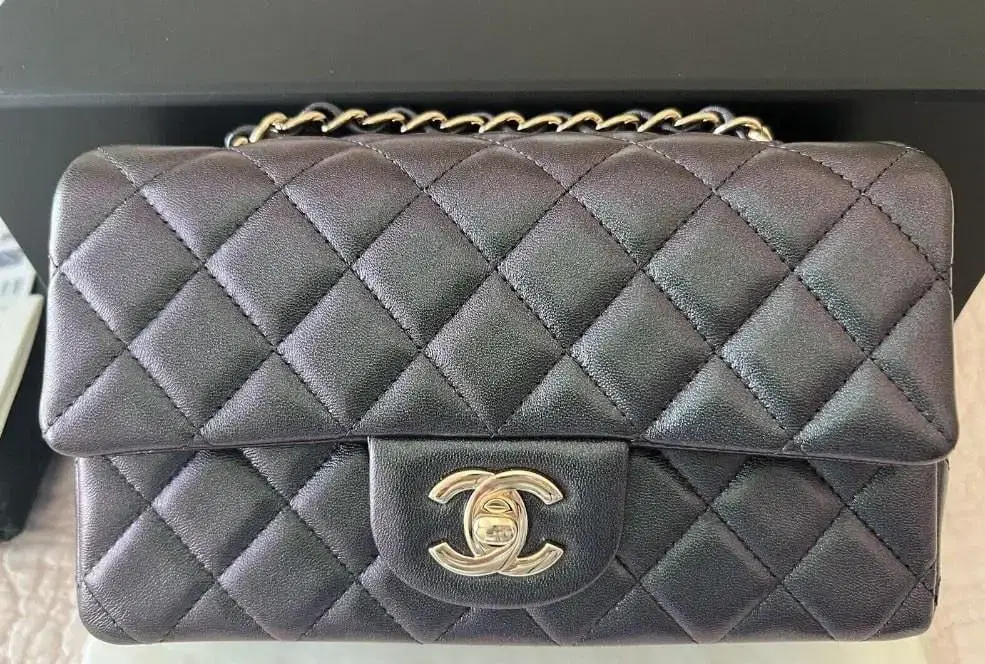 Chanel Season 22 Flapback Medium with full built-in chip