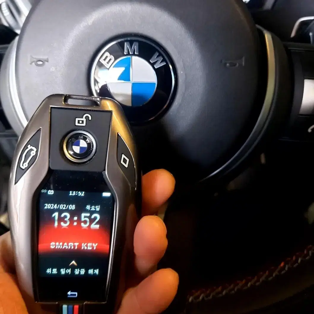 부산 기장군 BMW 자동차키에서 LCD 터치스크린 디지털차키로 개조