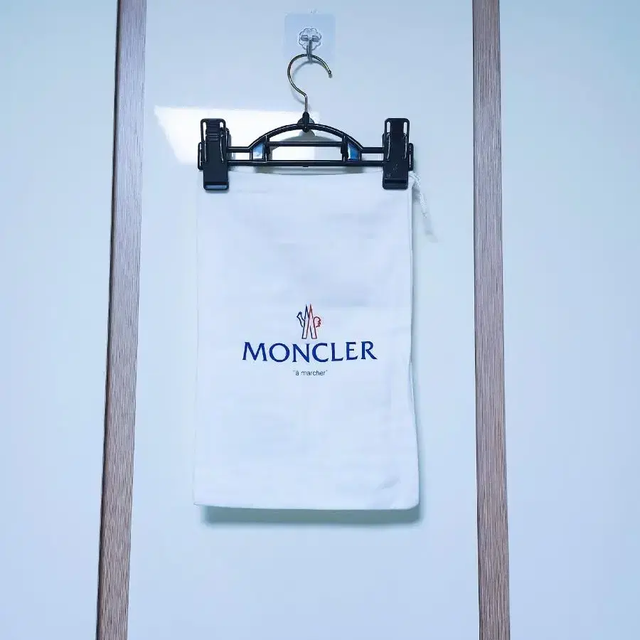 정품 명품백 몽클레어 Moncler 페라가모Ferragamo 발리 가방