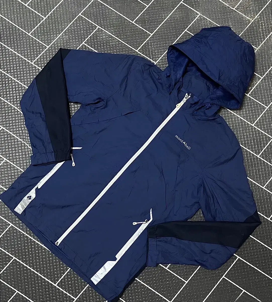 (Genuine/Lowest price)Montbell windstopper high quality windbreaker jacket/ same day shipping!!!