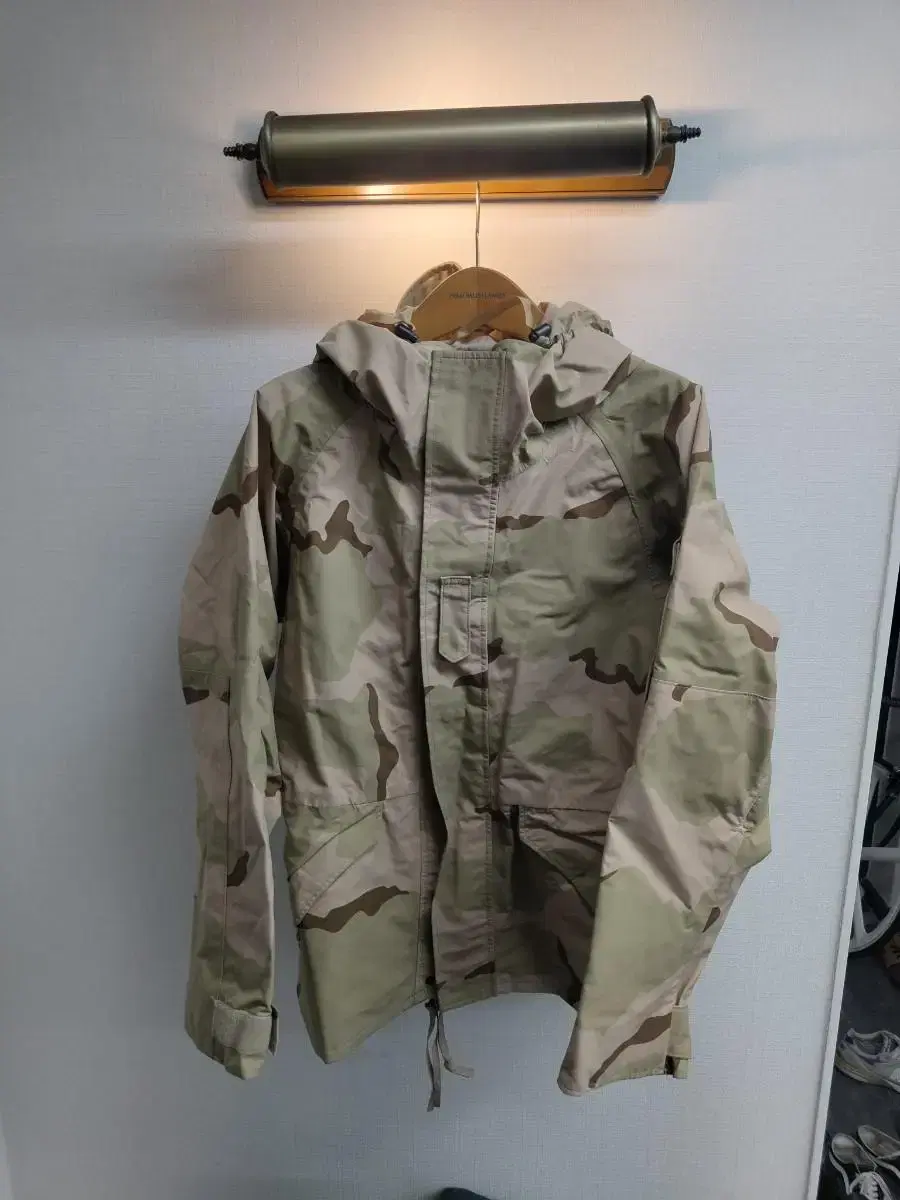 M-R) US Army Desert Camo Gore-Tex Jacket for sale