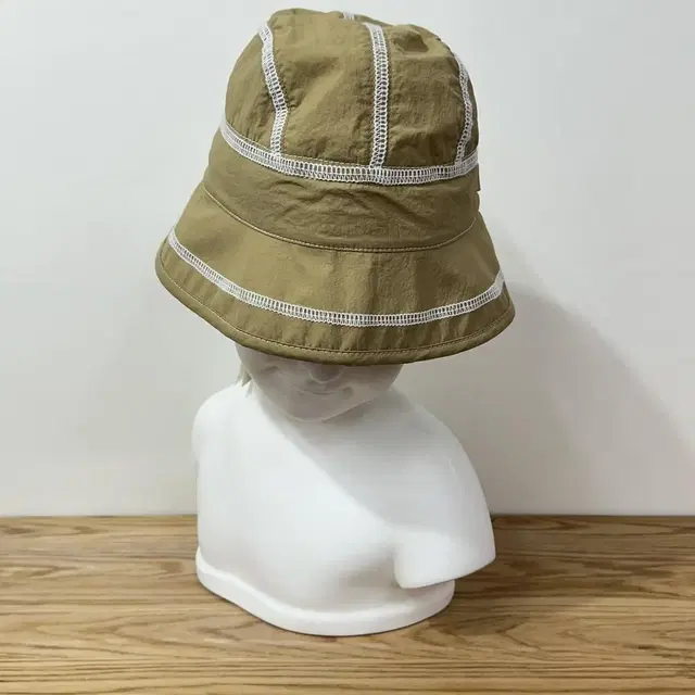 Jacquemus bucket hat (new with tags)