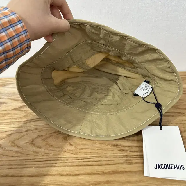 Jacquemus bucket hat (new with tags)