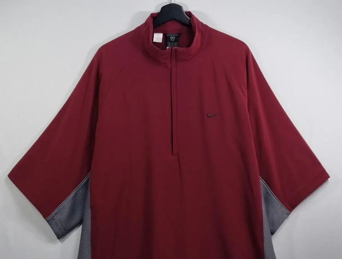 XL (105) Nike Old School 00"S Woven Half Zip Vahn Tee