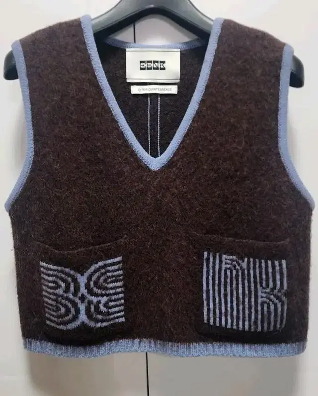 EENK QUITA V-neck Short Vest - Brown