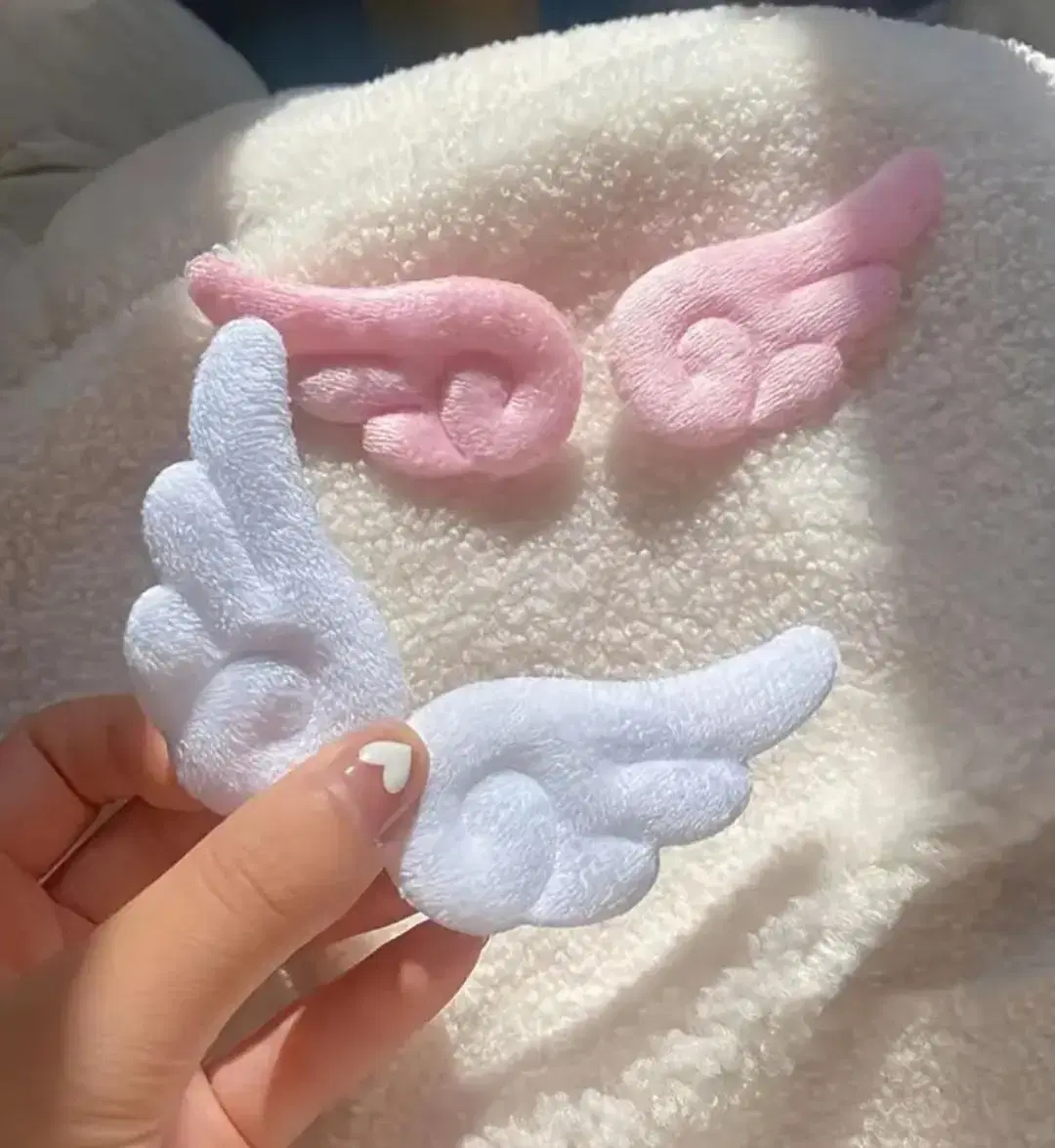 Y2K White Wing Hairpin sell /seventeenncty2kluckywingminesweepercosplay