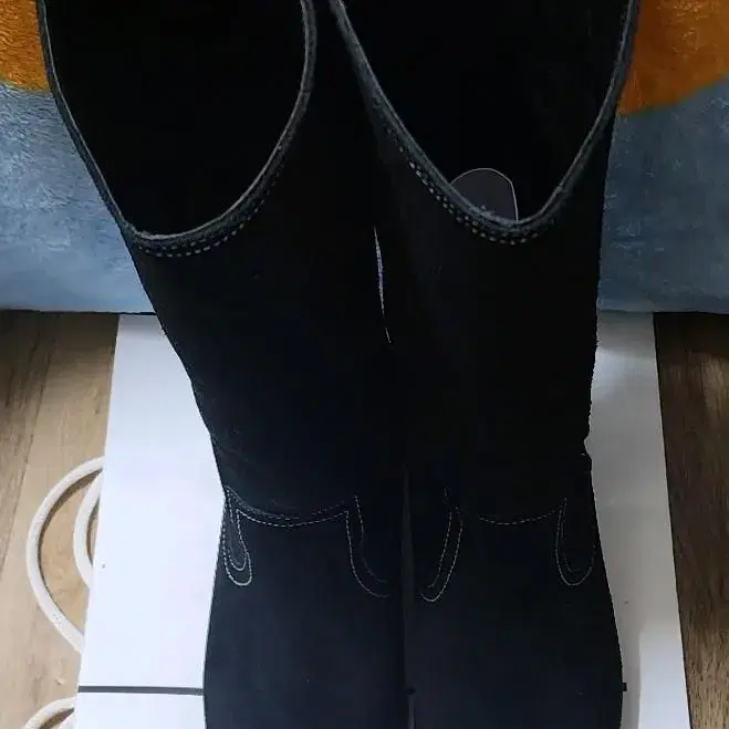 마뗑킴 WESTERN MIDDLE BOOTS IN BLACK