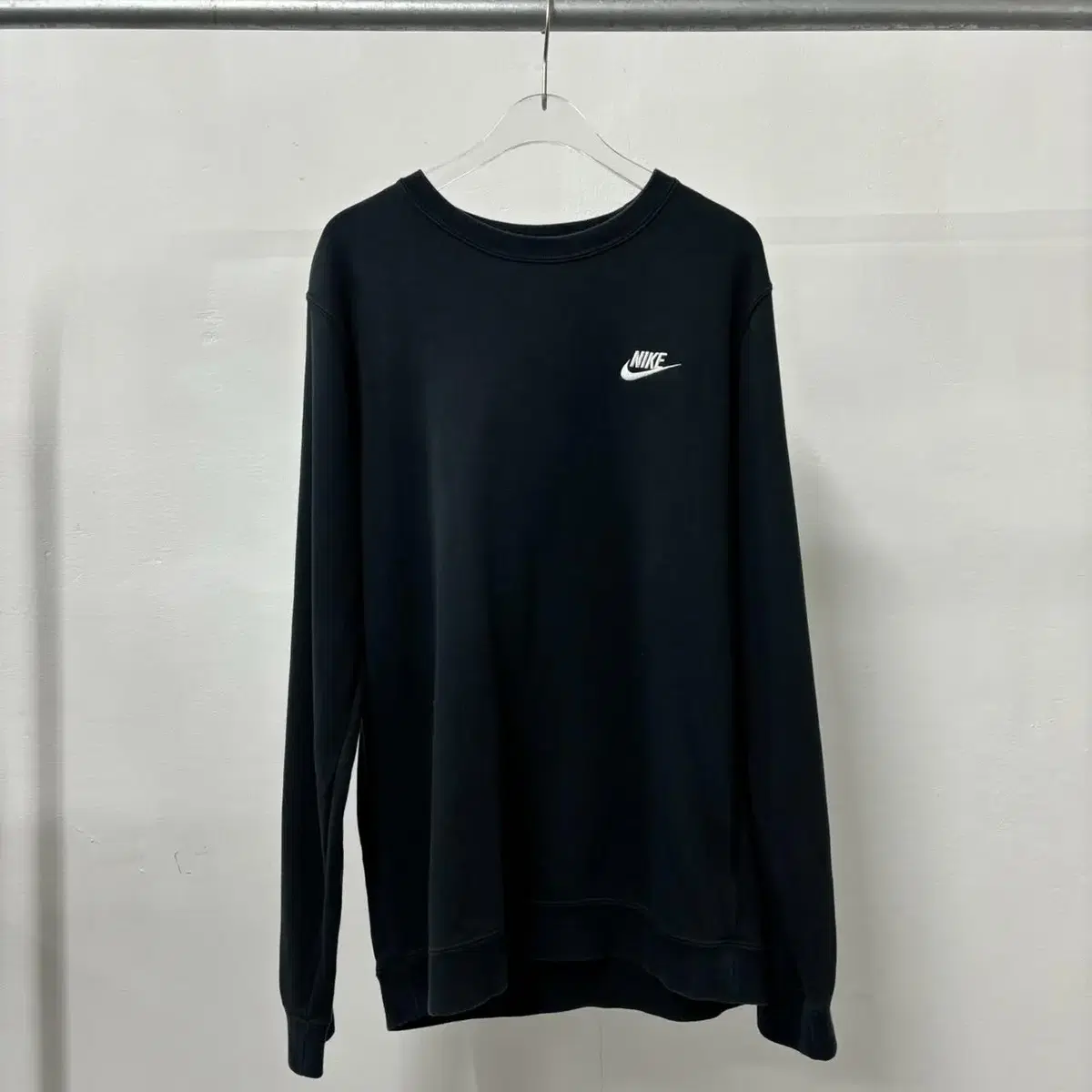 Nike embroidered long sleeve tee (95) Quick sale