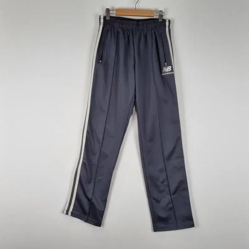 C3166 New Balance Public 29-31 Training Pants/Dirks