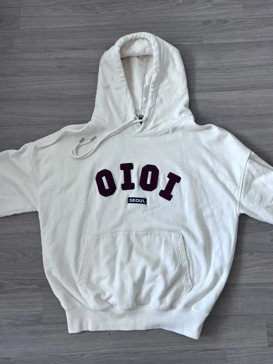 OIOI Cream-colored hoodie