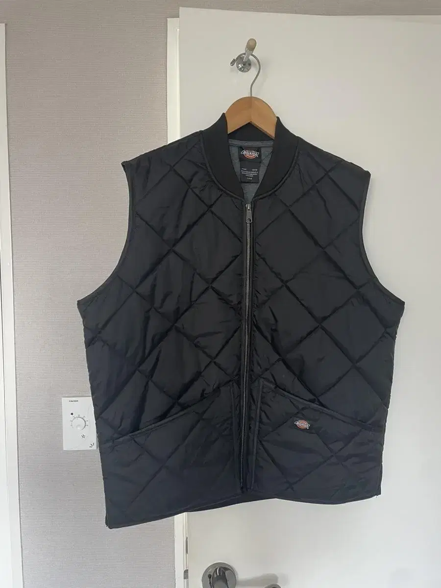 [L] Dickies Diamond Quilted Nylon Vest