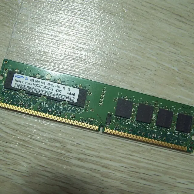 데스크탑메모리 DDR2 1GB PC2-4200U 533MHz, 재고 1개