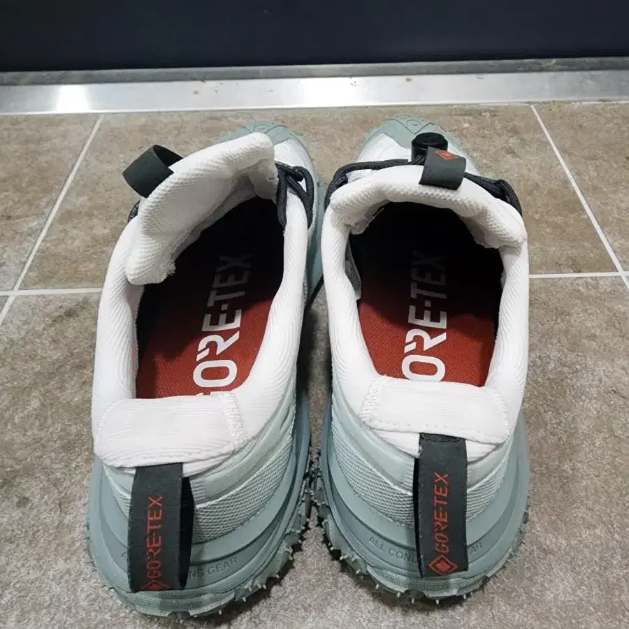 나이키 ACG 마운틴 플라이 2 로우 GORE-TEX / 사이즈 270