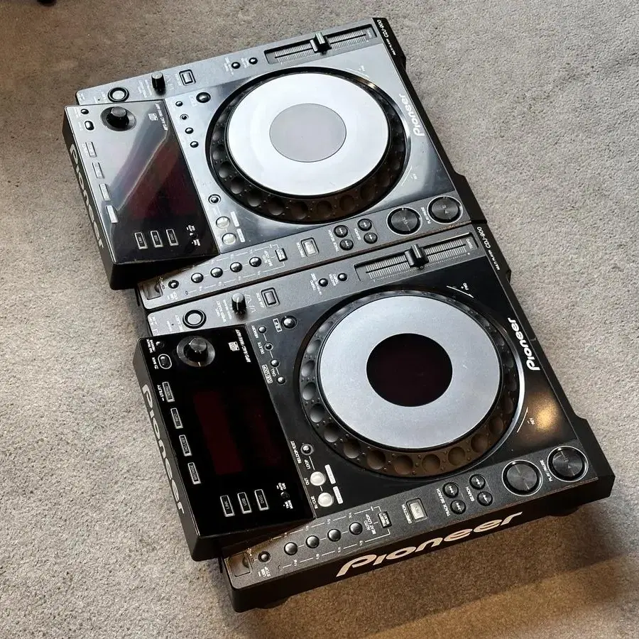 CDJ 900