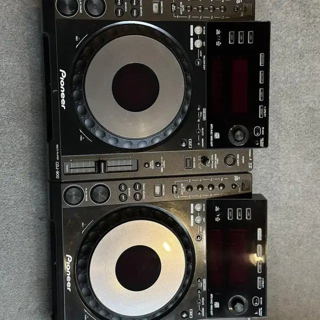 CDJ 900