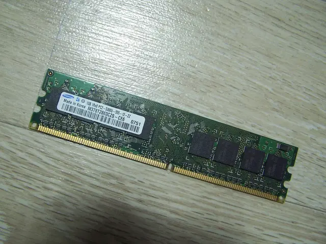 데스크탑메모리 DDR2 1GB PC2-5300U 667MHz, 재고 1개