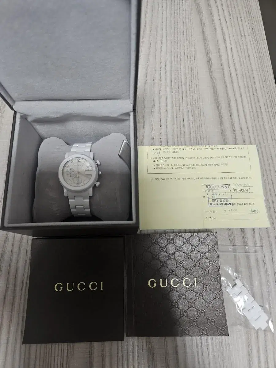 Gucci White Ceramic Watch Per Piece