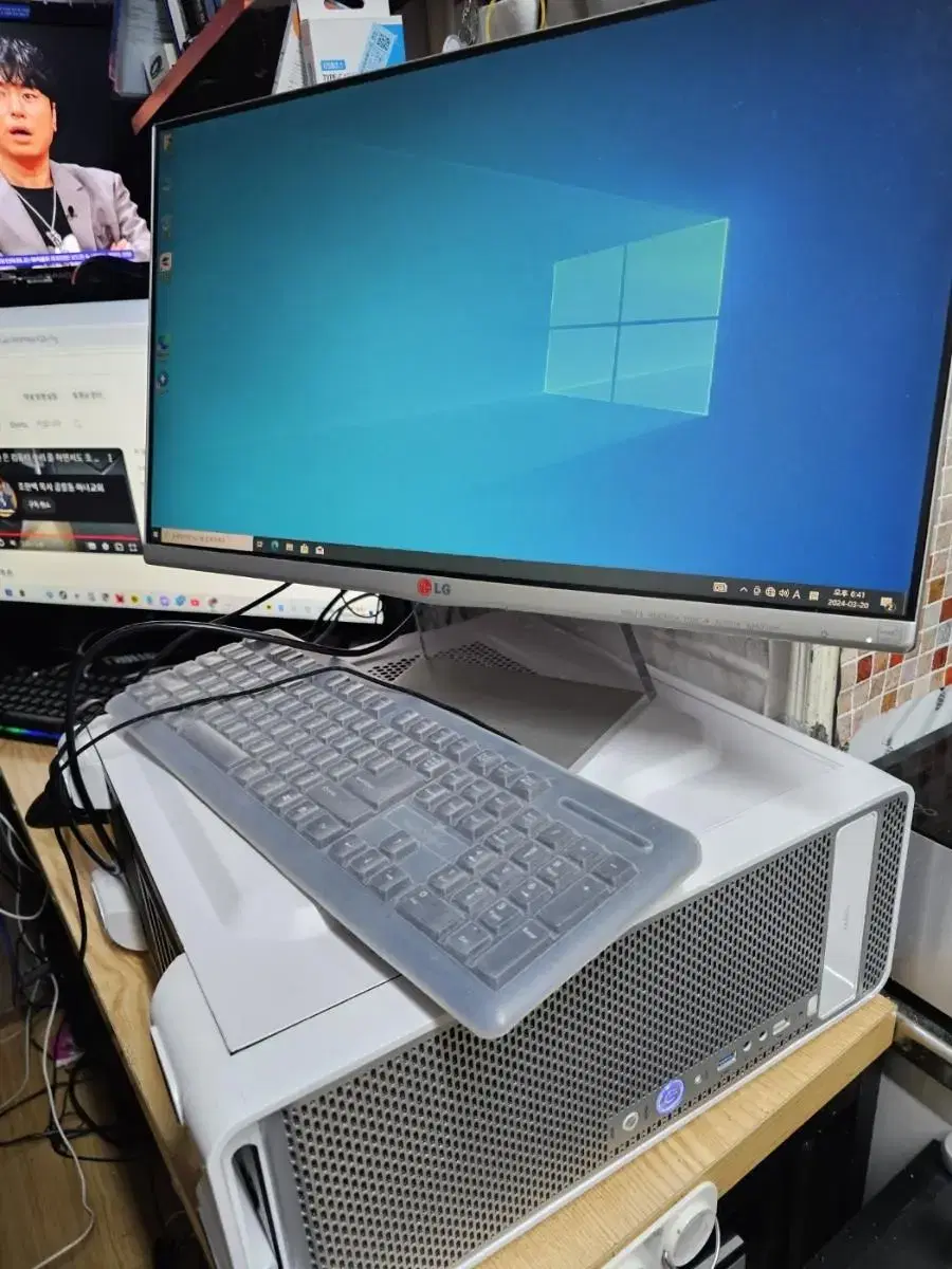 i5 4690 main unit and LG 24-inch LED monitor