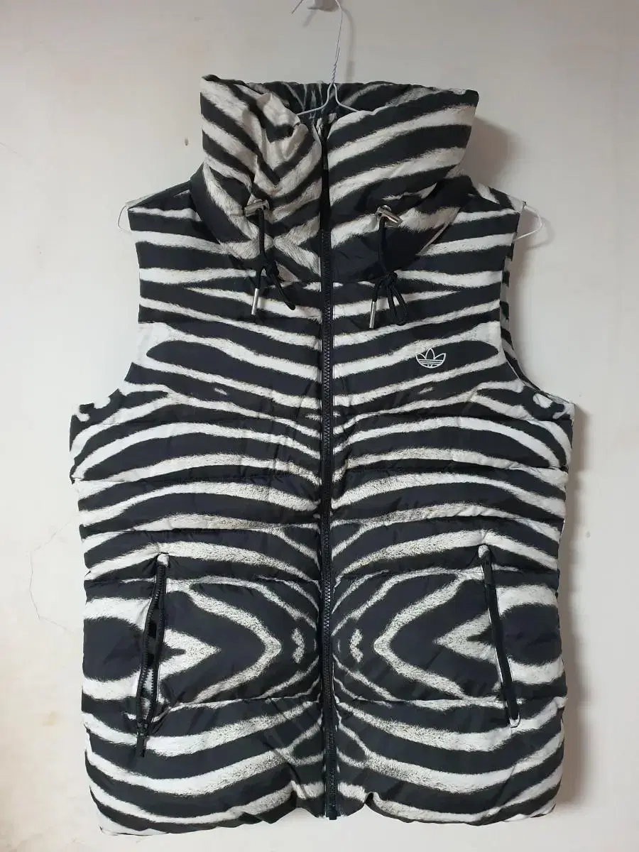 (Gwangju) Adidas Zebra padded jumper(size 100)