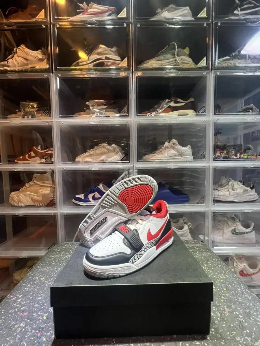 Jordan Legacy 312 Fire Red (275)