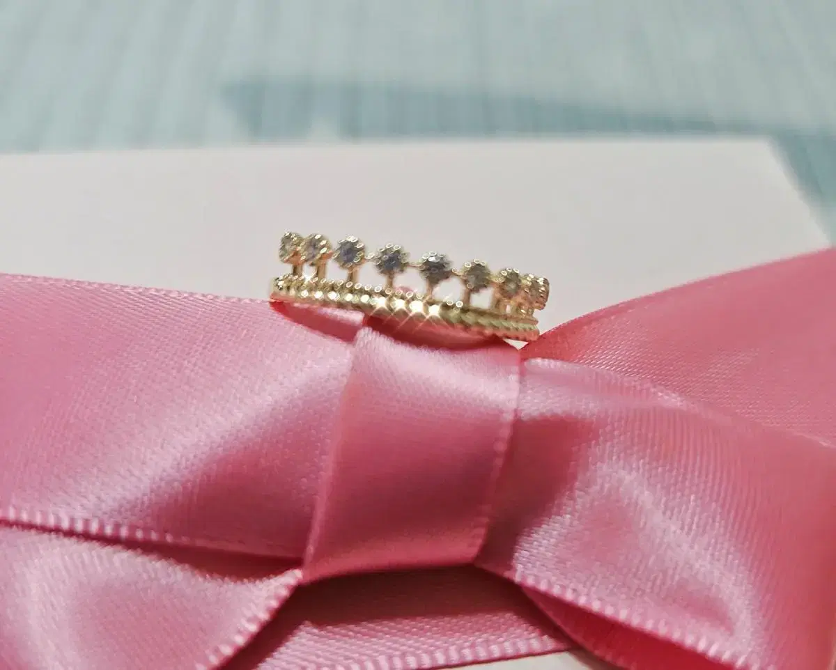 14K Yellow Gold Petite Tiara Ring (size 10.5)