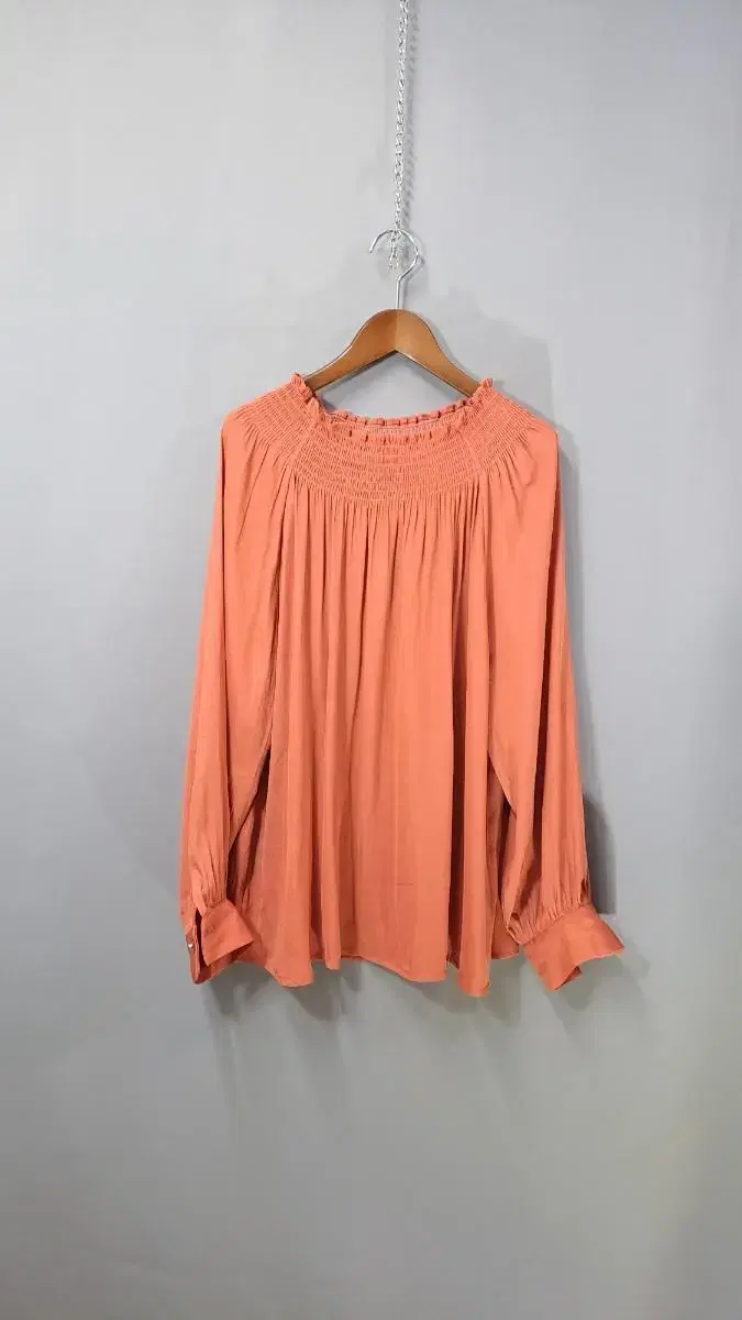 Four-band shirred sleeve loose blouse ND